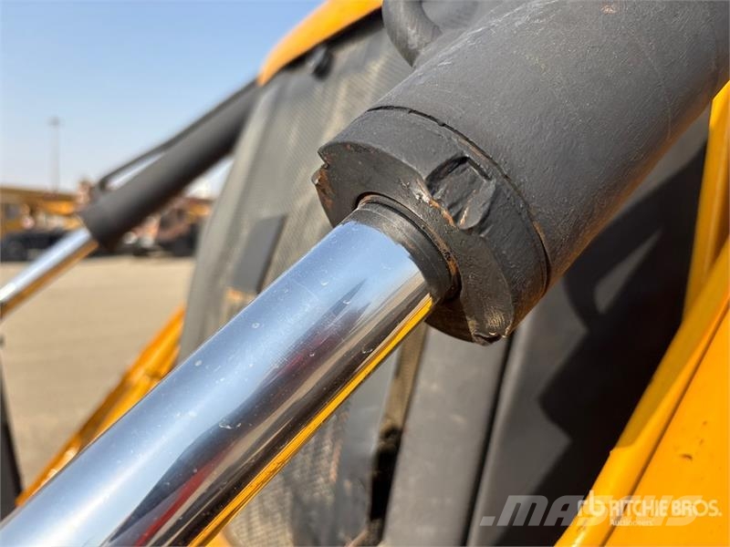 JCB 3DX لوادر ذات جرافات عكسية