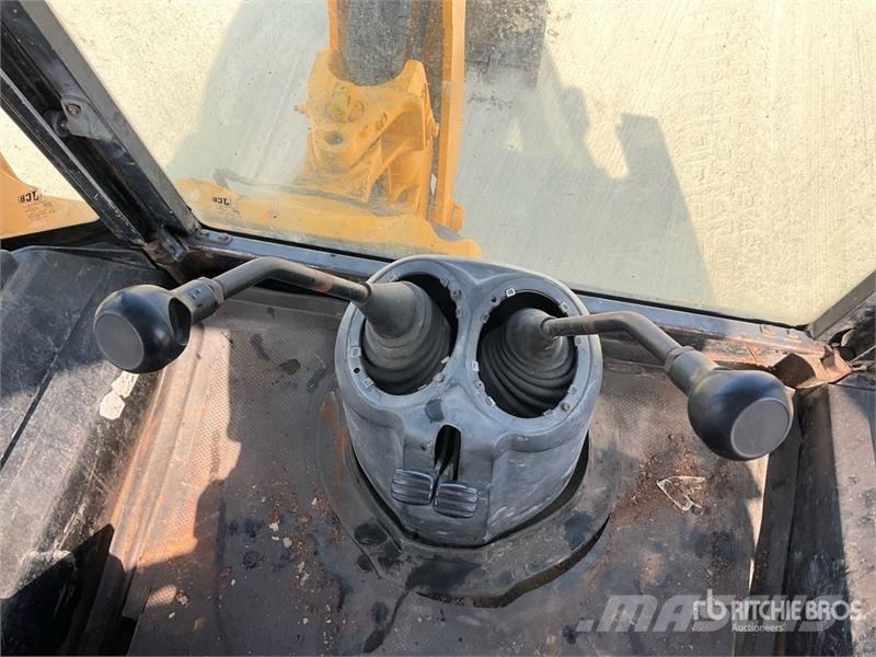 JCB 3DX لوادر ذات جرافات عكسية