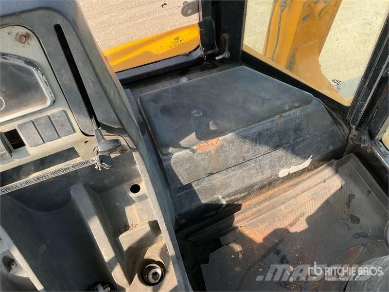 JCB 3DX لوادر ذات جرافات عكسية