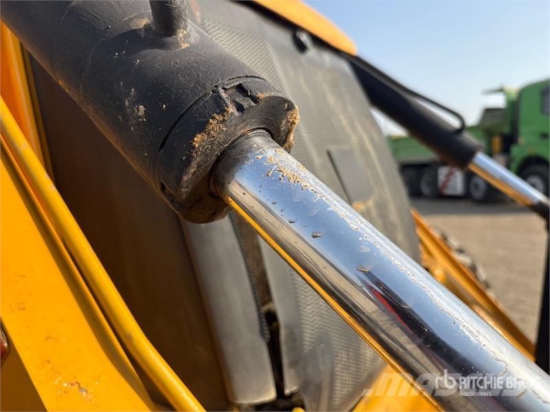 JCB 3DX لوادر ذات جرافات عكسية