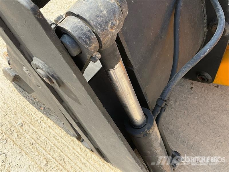 JCB 3DX لوادر ذات جرافات عكسية