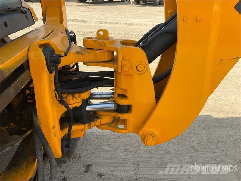 JCB 3DX لوادر ذات جرافات عكسية
