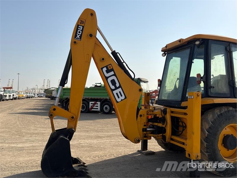 JCB 3DX لوادر ذات جرافات عكسية
