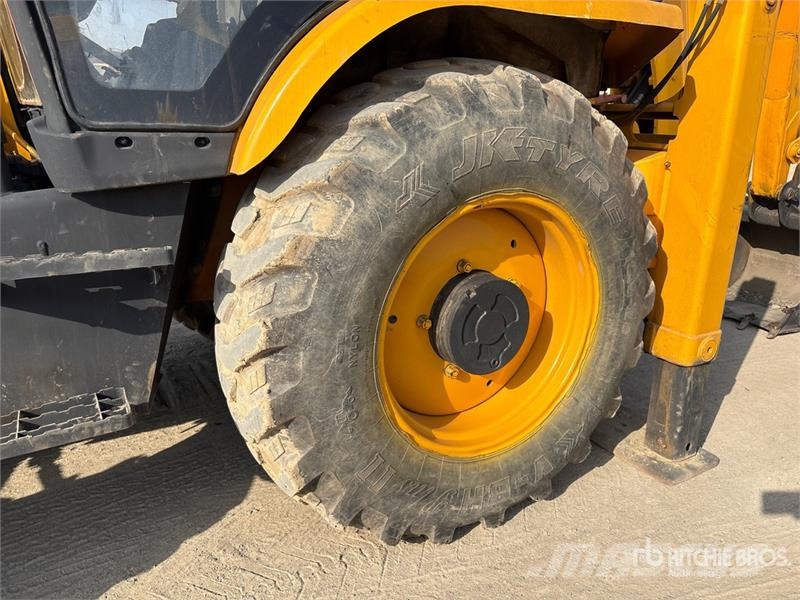 JCB 3DX لوادر ذات جرافات عكسية