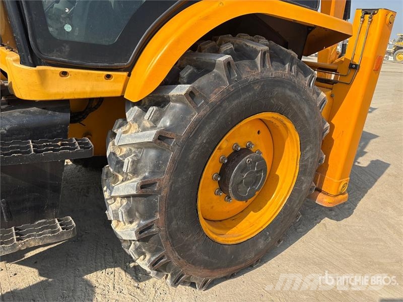 JCB 3DX Kaivurikuormaajat