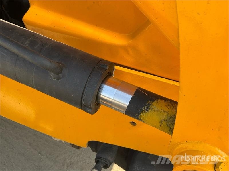 JCB 3DX لوادر ذات جرافات عكسية