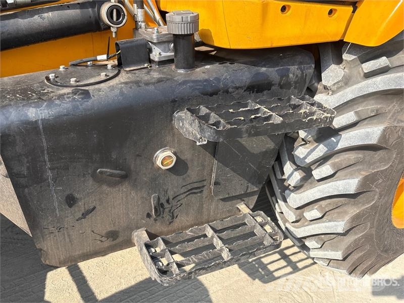 JCB 3DX لوادر ذات جرافات عكسية