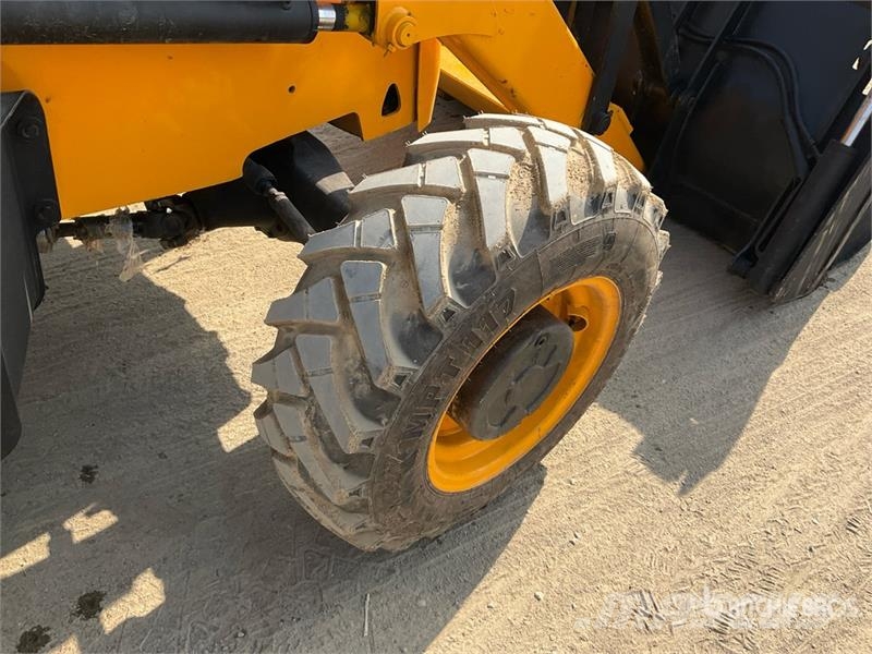 JCB 3DX لوادر ذات جرافات عكسية