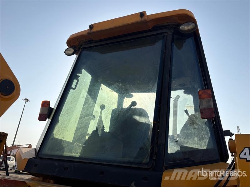 JCB 3DX لوادر ذات جرافات عكسية