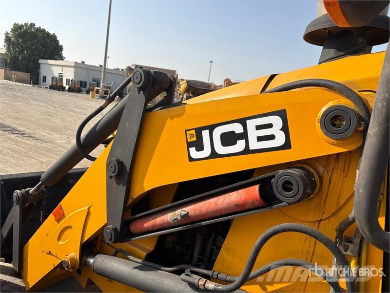 JCB 3DX لوادر ذات جرافات عكسية