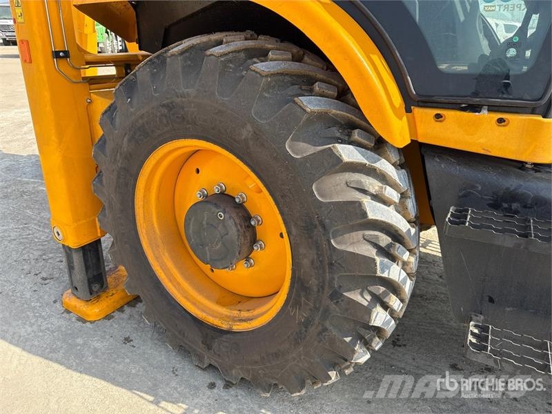 JCB 3DX لوادر ذات جرافات عكسية