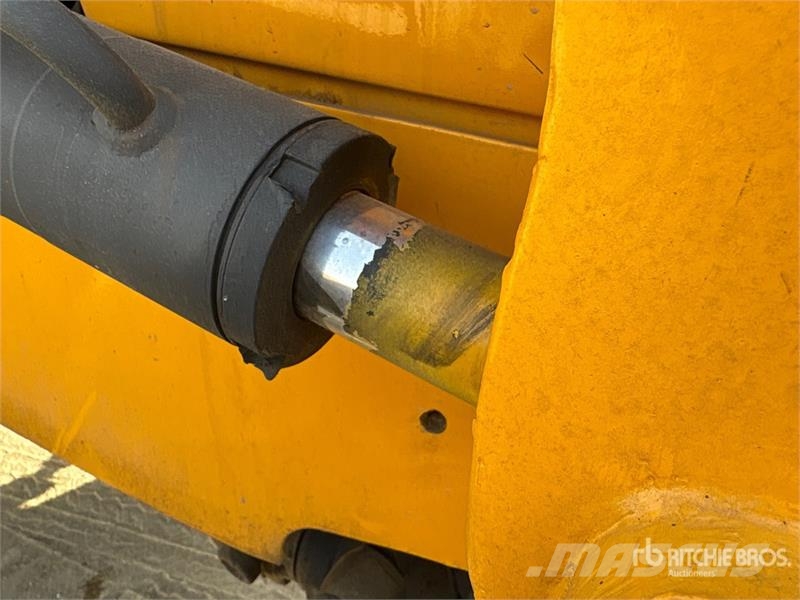 JCB 3DX لوادر ذات جرافات عكسية
