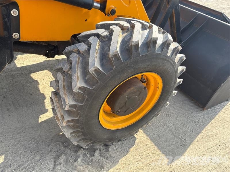JCB 3DX Kaivurikuormaajat