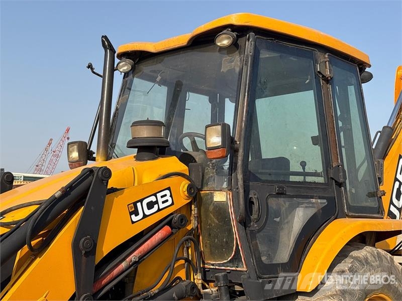 JCB 3DX لوادر ذات جرافات عكسية