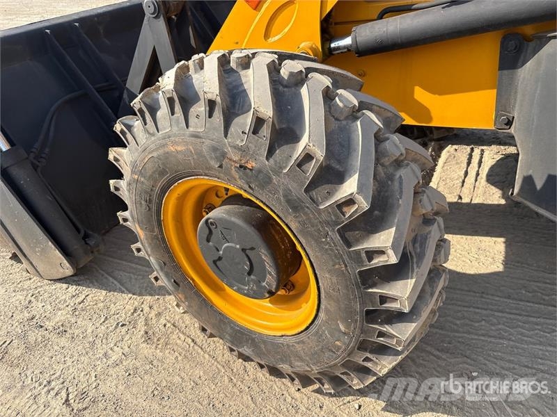 JCB 3DX لوادر ذات جرافات عكسية