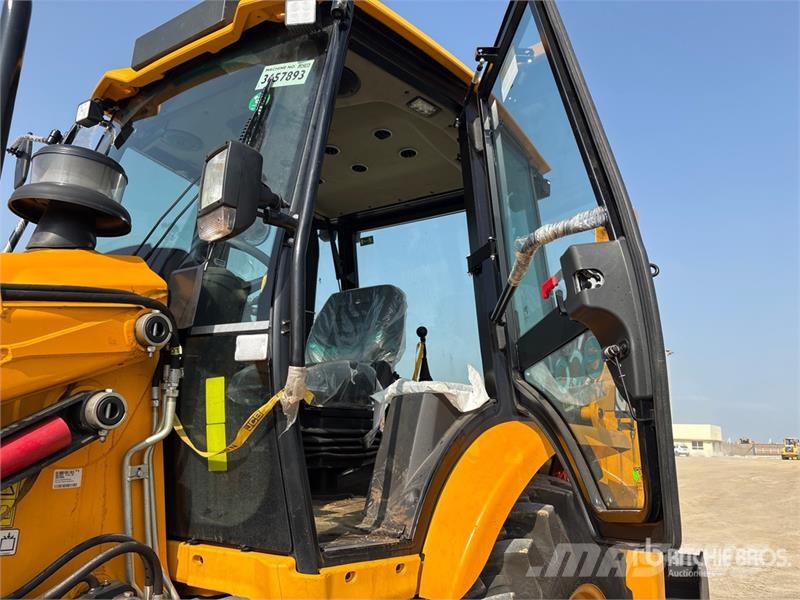 JCB 3DX لوادر ذات جرافات عكسية