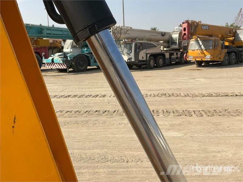 JCB 3DX لوادر ذات جرافات عكسية