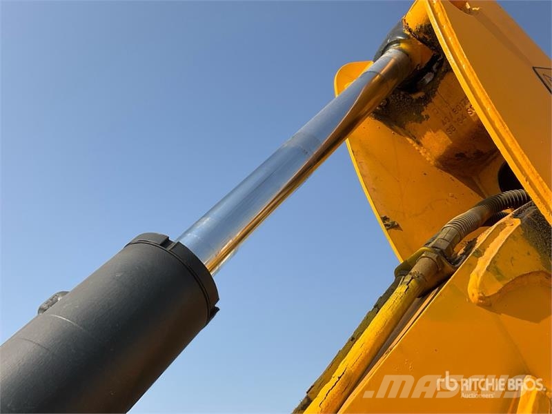 JCB 3DX لوادر ذات جرافات عكسية