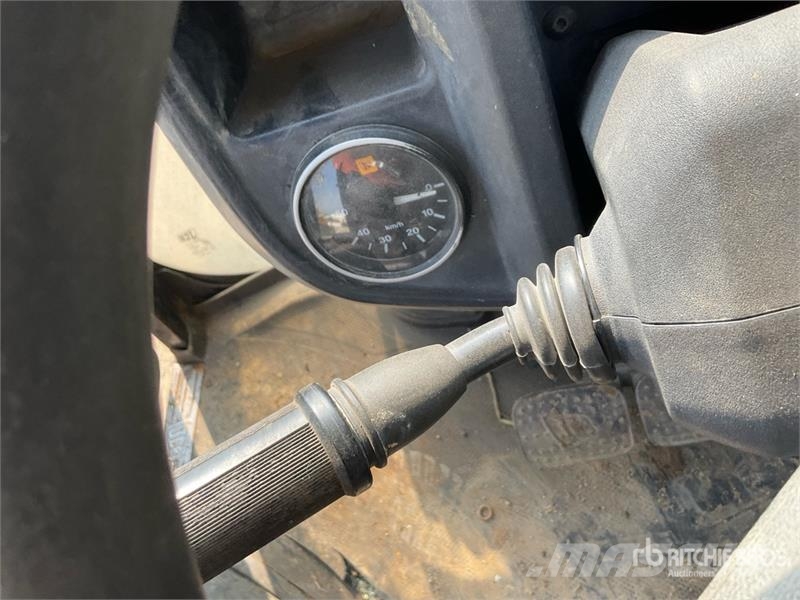 JCB 3DX لوادر ذات جرافات عكسية