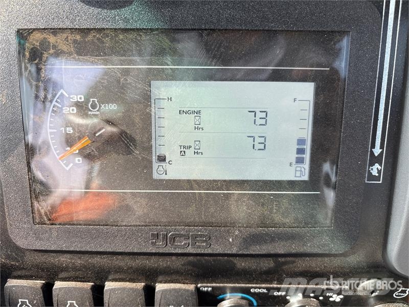 JCB 3DX لوادر ذات جرافات عكسية