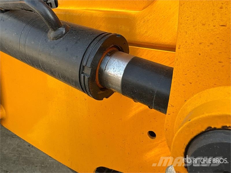 JCB 3DX لوادر ذات جرافات عكسية