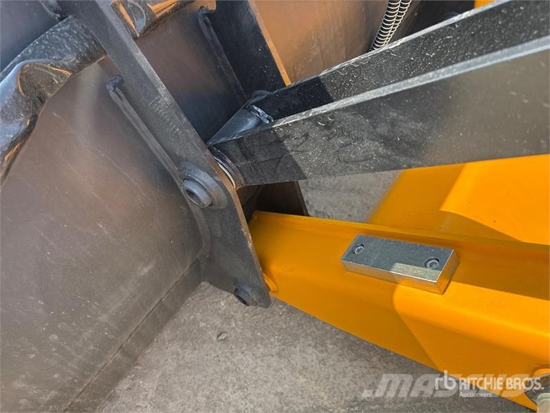 JCB 3DX لوادر ذات جرافات عكسية