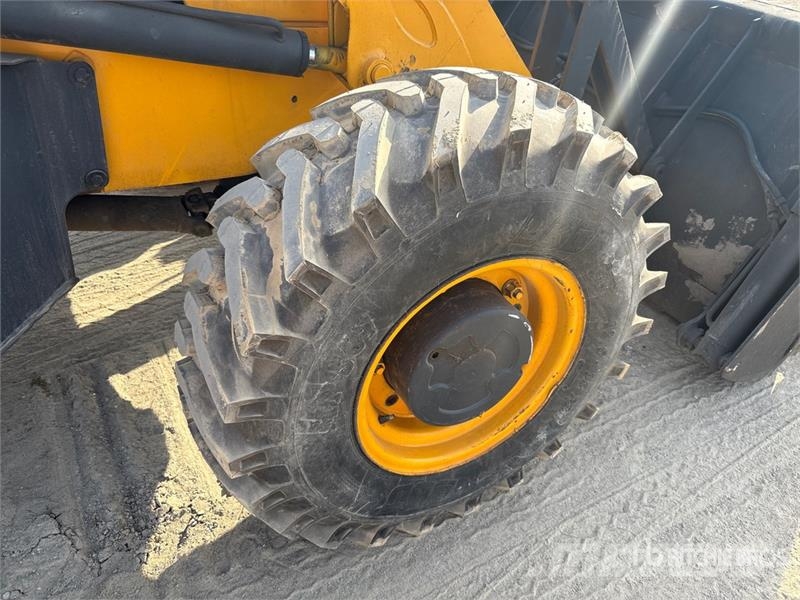 JCB 3DX لوادر ذات جرافات عكسية