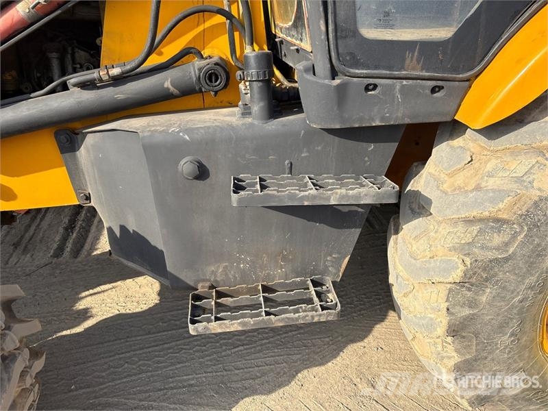 JCB 3DX لوادر ذات جرافات عكسية