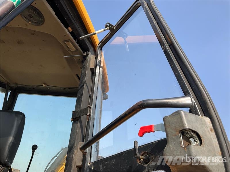 JCB 3DX لوادر ذات جرافات عكسية