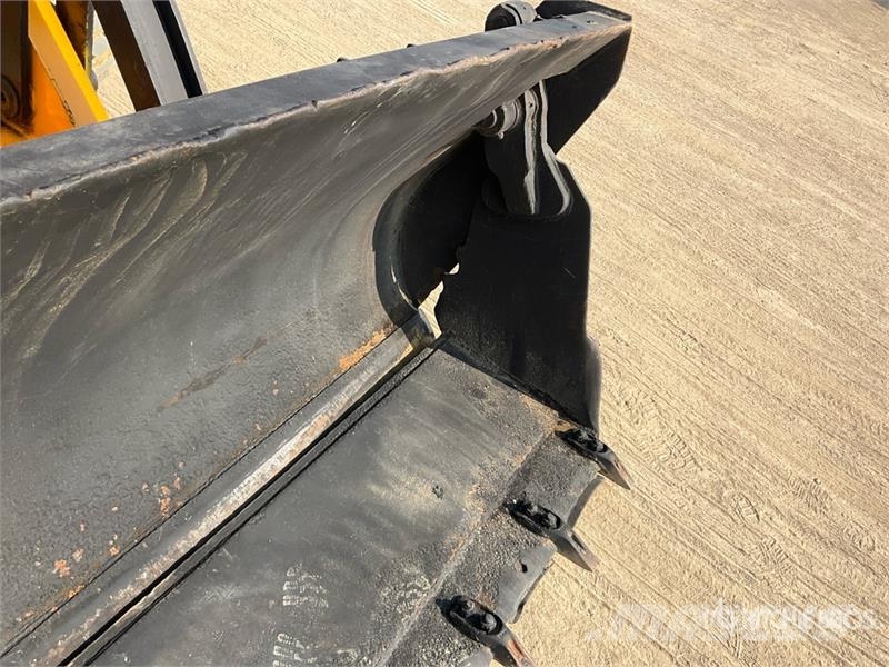 JCB 3DX لوادر ذات جرافات عكسية