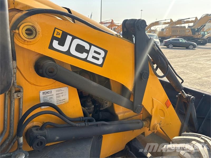 JCB 3DX لوادر ذات جرافات عكسية