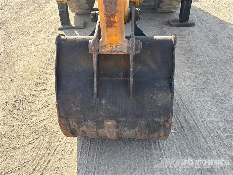 JCB 3DX لوادر ذات جرافات عكسية
