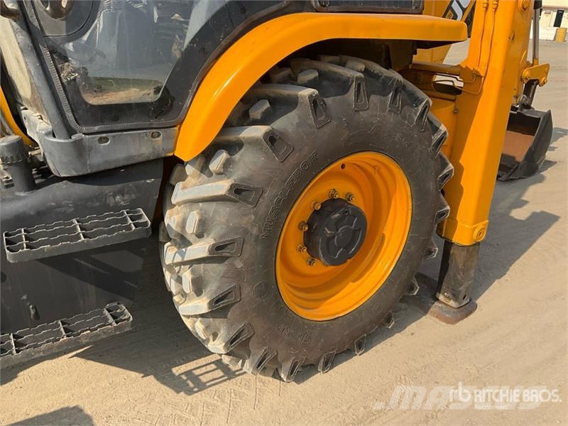 JCB 3DX لوادر ذات جرافات عكسية