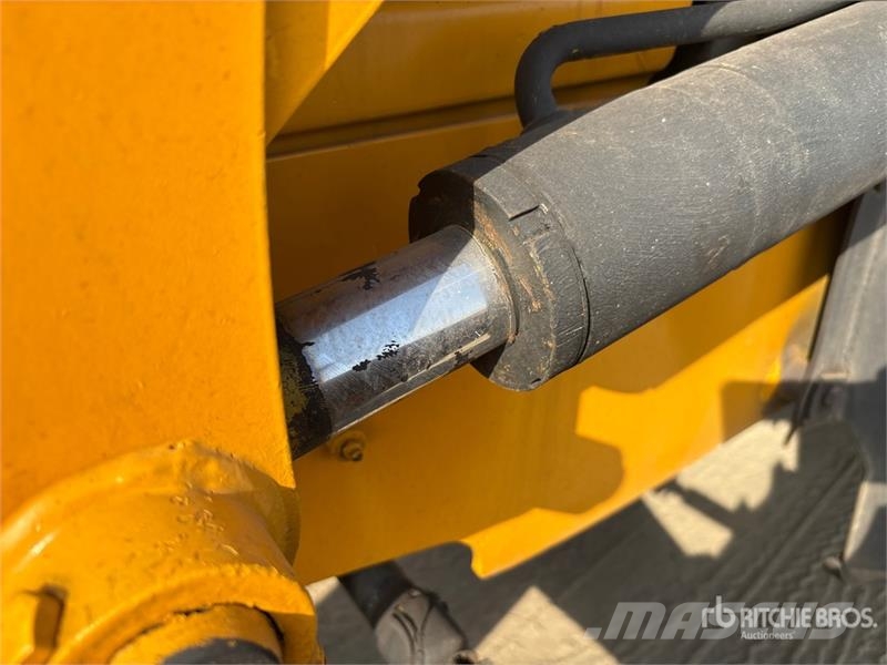 JCB 3DX لوادر ذات جرافات عكسية