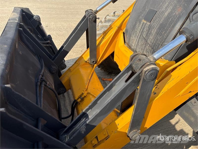 JCB 3DX لوادر ذات جرافات عكسية