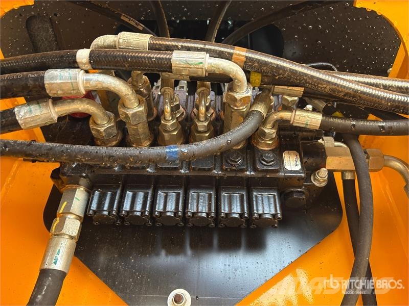 JCB 3DX لوادر ذات جرافات عكسية