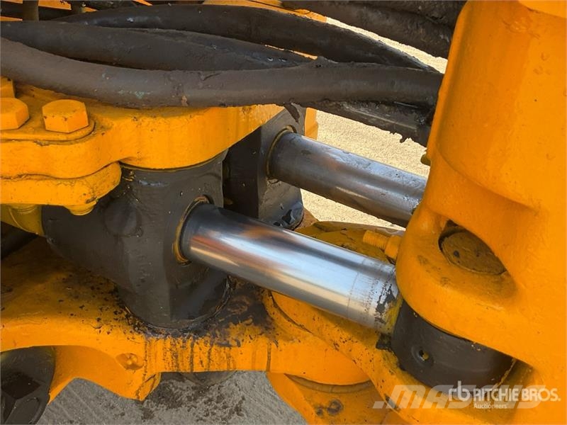 JCB 3DX لوادر ذات جرافات عكسية