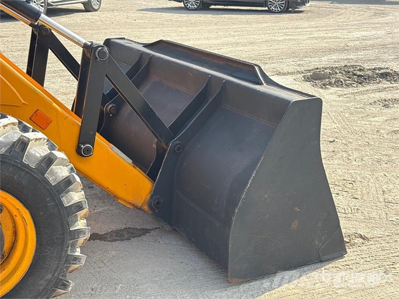 JCB 3DX Kaivurikuormaajat