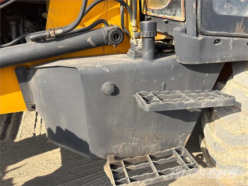 JCB 3DX لوادر ذات جرافات عكسية