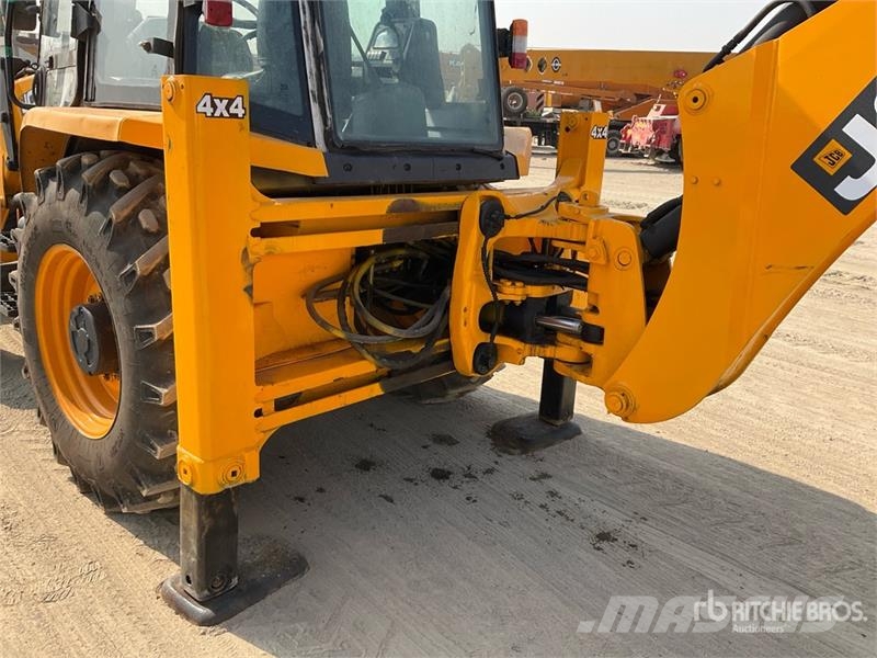 JCB 3DX لوادر ذات جرافات عكسية