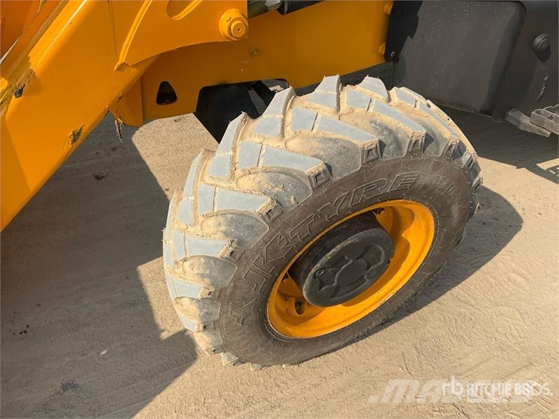 JCB 3DX لوادر ذات جرافات عكسية