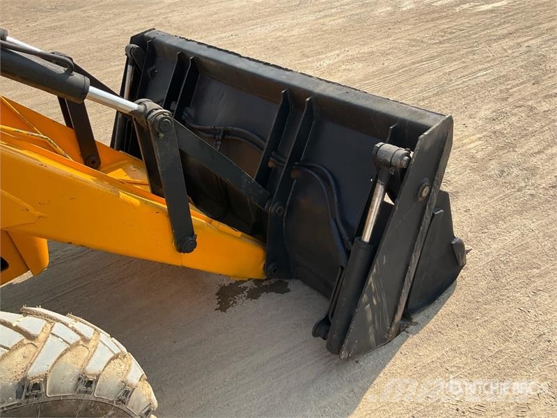 JCB 3DX لوادر ذات جرافات عكسية