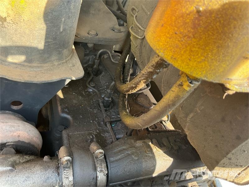 JCB 3DX لوادر ذات جرافات عكسية
