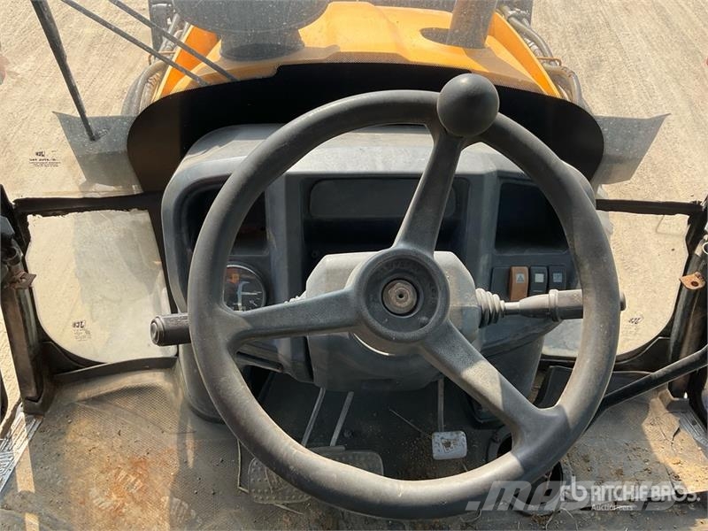 JCB 3DX لوادر ذات جرافات عكسية