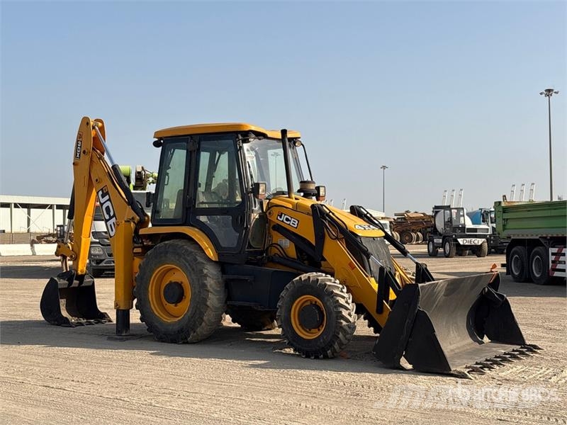 JCB 3DX لوادر ذات جرافات عكسية