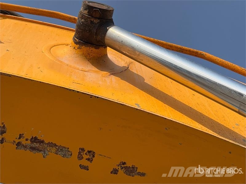 JCB JS220 Tracked Excavator Lánctalpas kotrók