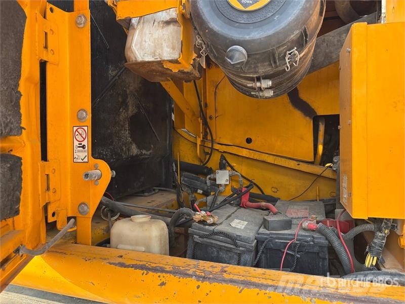 JCB JS220 Tracked Excavator Lánctalpas kotrók