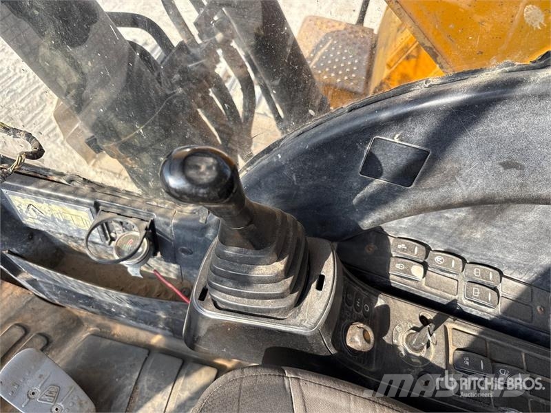 JCB JS220 Tracked Excavator Lánctalpas kotrók