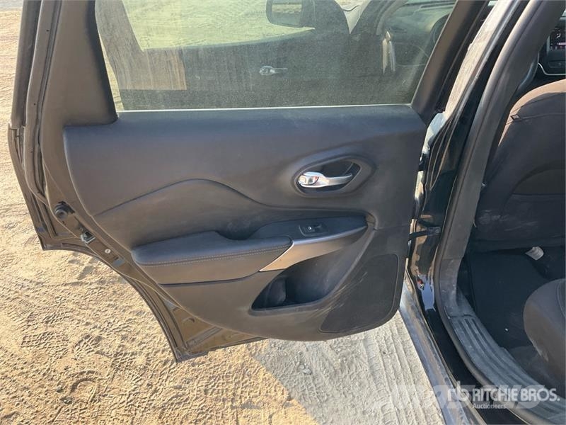 Jeep Cherokee 2WD SUV سيارات