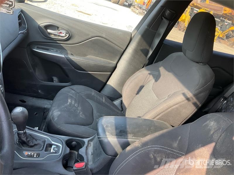 Jeep Cherokee 2WD SUV سيارات